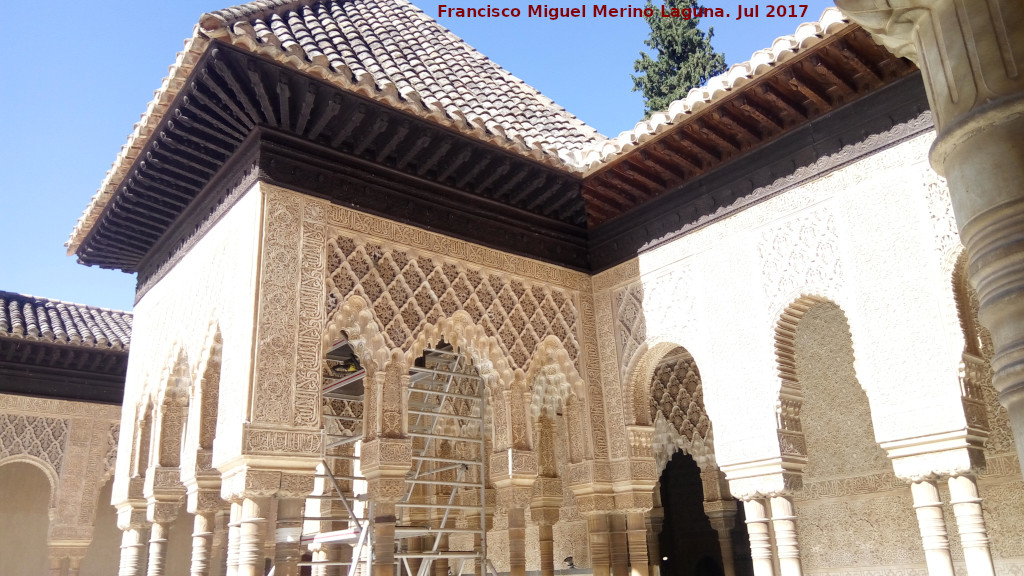 Alhambra. Patio de los Leones - Alhambra. Patio de los Leones. 