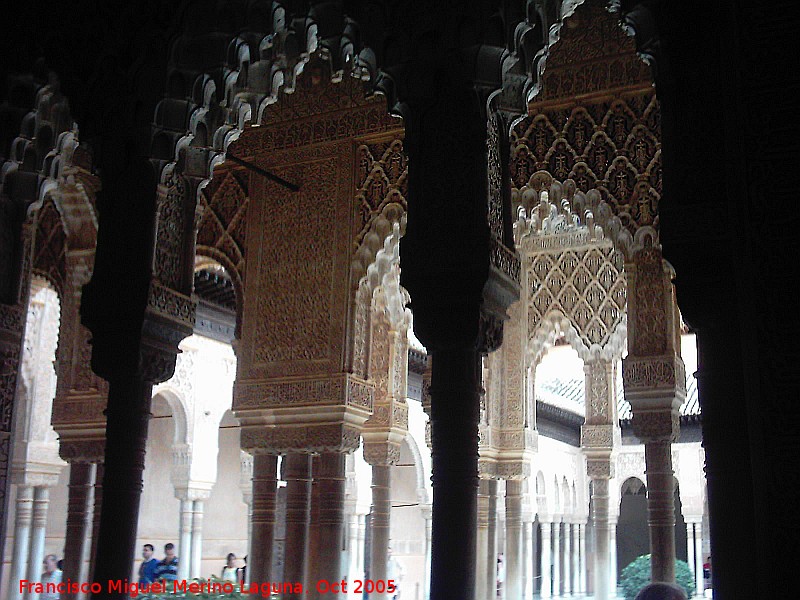 Alhambra. Sala de los Reyes - Alhambra. Sala de los Reyes. El Patio de los Leones desde la Sala