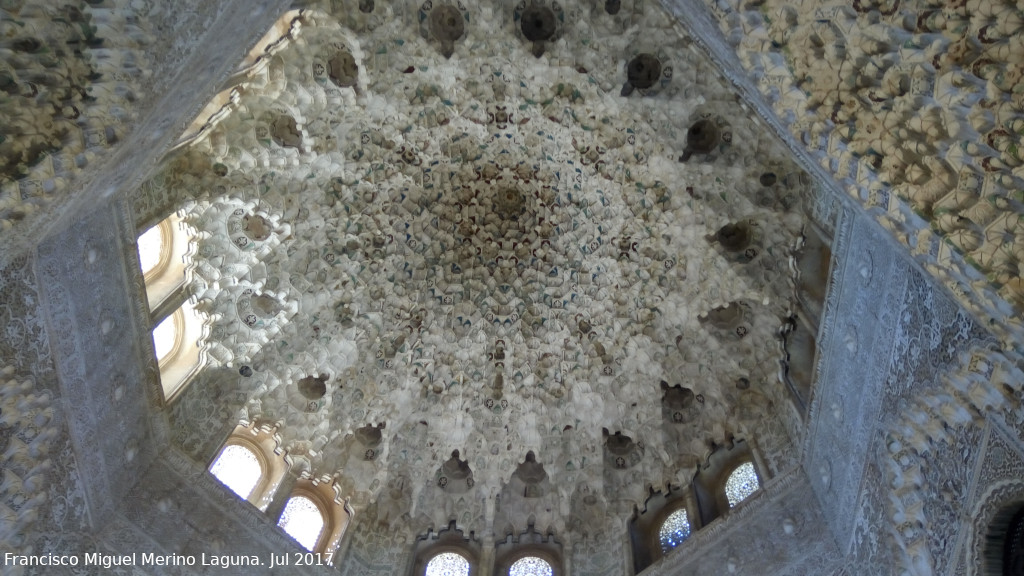 Alhambra. Sala de las Dos Hermanas - Alhambra. Sala de las Dos Hermanas. Cpula