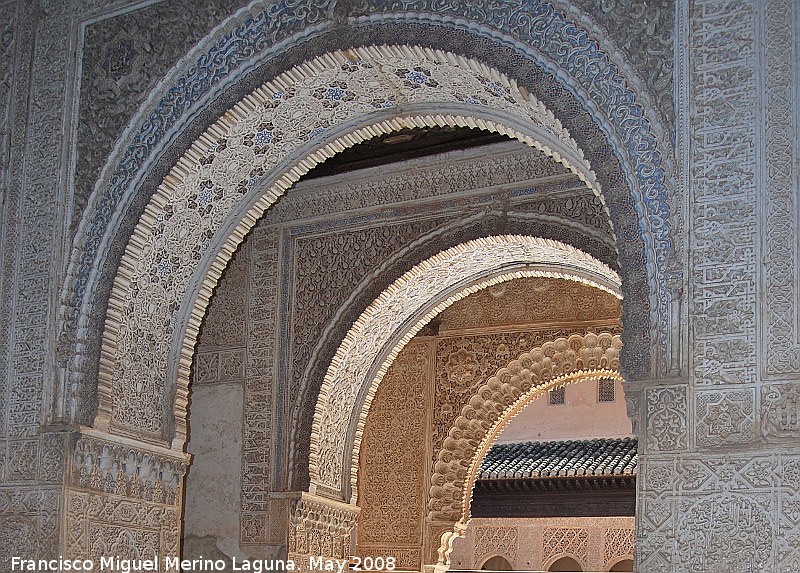 Alhambra. Sala de las Dos Hermanas - Alhambra. Sala de las Dos Hermanas. Arcos de salida al Patio de los Leones