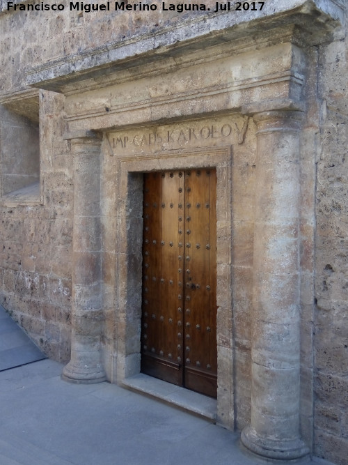 Alhambra. Palacio de Carlos V - Alhambra. Palacio de Carlos V. Puerta lateral que da enfrente de los Palacios Nazares