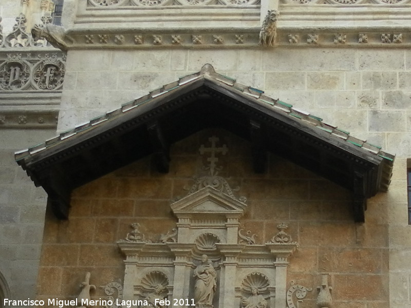 Capilla Real - Capilla Real. Tejado de la portada