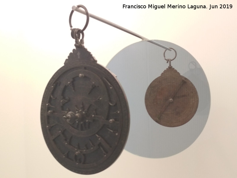 Albaicn - Albaicn. Astrolabio de Ibn Zawal de bronce, 1481. Museo Arqueolgico de Granada