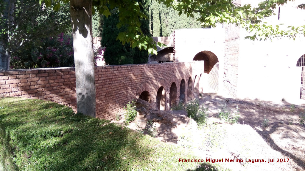 Alhambra. Acequia del Sultn - Alhambra. Acequia del Sultn. 