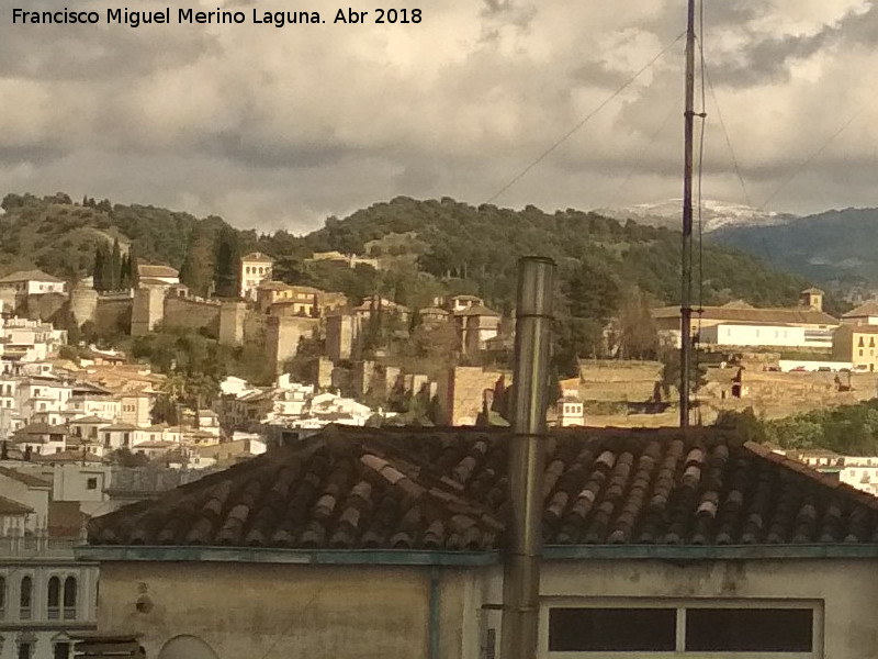 Murallas de Granada - Murallas de Granada. Desde la Avenida de la Constitucin