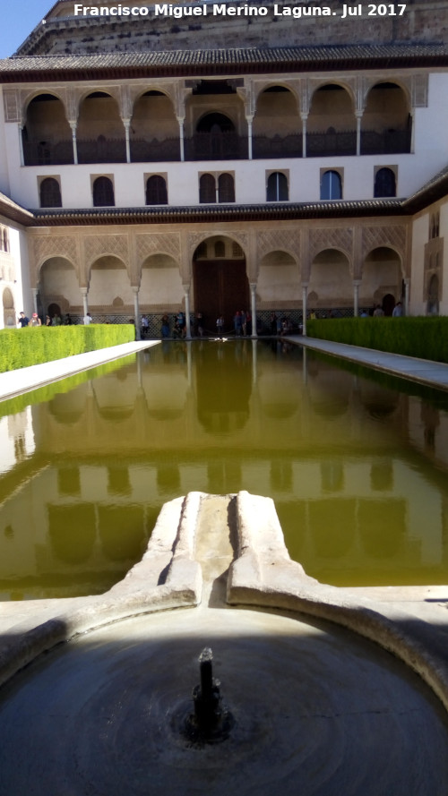 Alhambra. Patio de los Arrayanes - Alhambra. Patio de los Arrayanes. Fuente