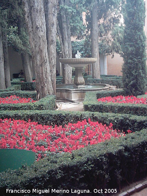 Alhambra. Patio de Lindaraja - Alhambra. Patio de Lindaraja. Fuente