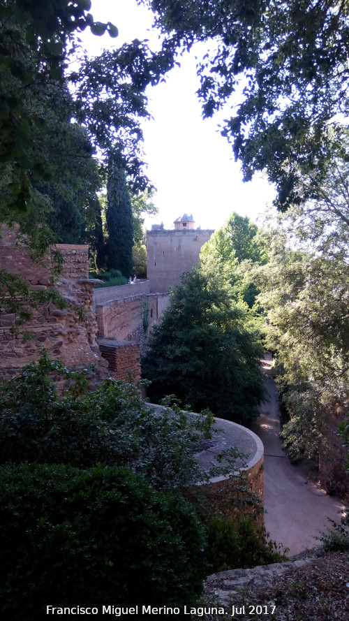 Alhambra. Torre del Cabo - Alhambra. Torre del Cabo. Distancia con la Torre de las Infantas