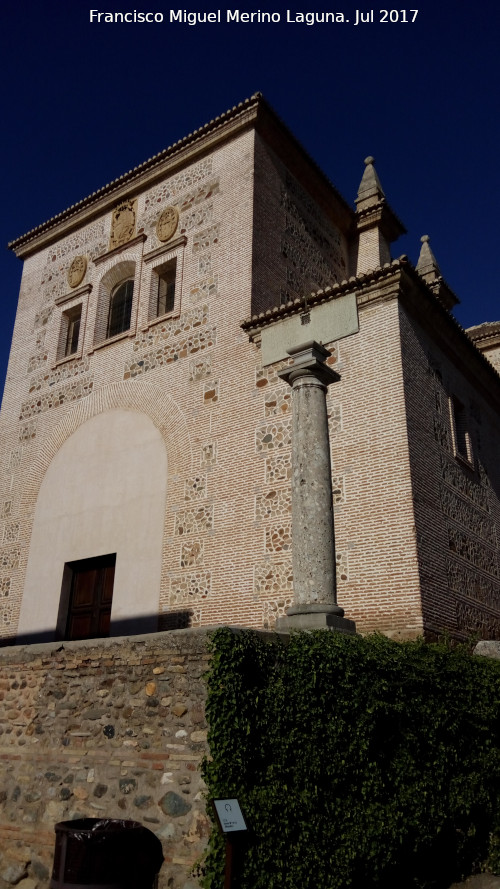Alhambra. Iglesia de Santa Mara - Alhambra. Iglesia de Santa Mara. En primer trmino la columna