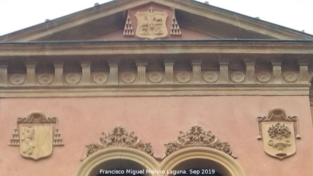 Palacio Arzobispal - Palacio Arzobispal. Escudos