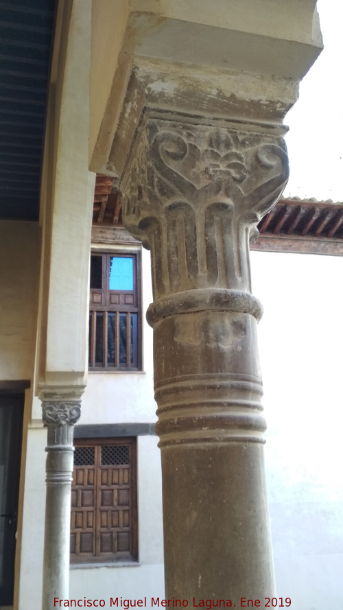 Palacio de Dar Al-Horra - Palacio de Dar Al-Horra. Capitel