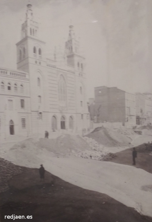 Iglesia del Sagrado Corazn - Iglesia del Sagrado Corazn. Foto 1902 durante la construccin de la Gran Va. Archivo Histrico Provincial de Granada