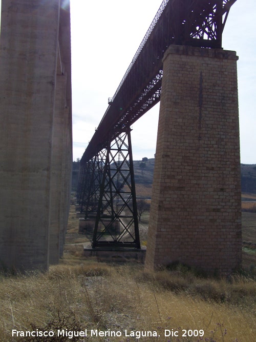 Puente del Hacho - Puente del Hacho. Al lado del nuevo puente