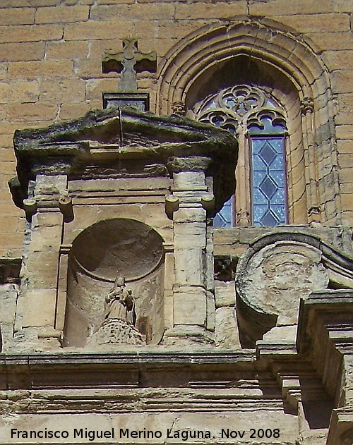 Iglesia de la Encarnacin - Iglesia de la Encarnacin. Hornacina y ventana del lateral izquierdo