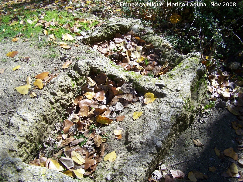 Lavaderos de Fuente de la Teja - Lavaderos de Fuente de la Teja. Pilas de lavar talladas en piedra