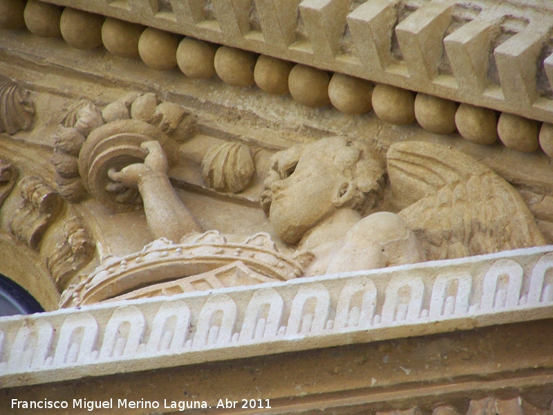 Colegiata de la Asuncin - Colegiata de la Asuncin. Detalle del frontn