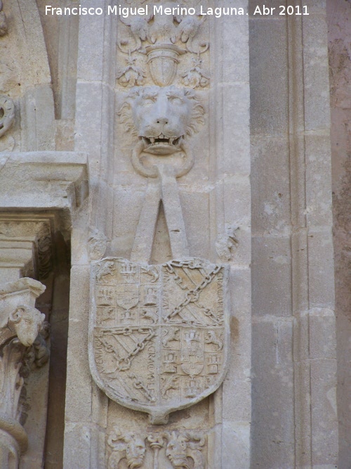 Colegiata de la Asuncin - Colegiata de la Asuncin. Escudo derecho