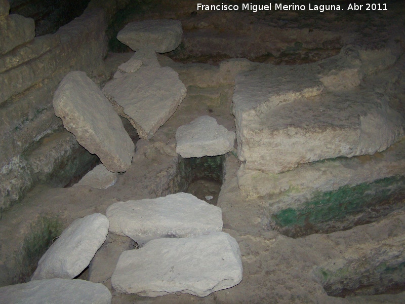 Necrpolis de Las Cuevas - Necrpolis de Las Cuevas. Tumbas con lajas de piedra