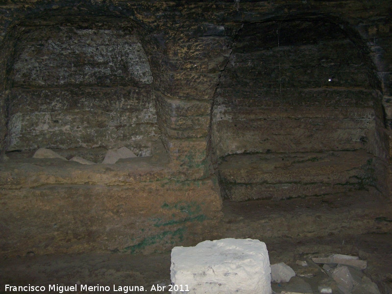 Necrpolis de Las Cuevas - Necrpolis de Las Cuevas. Arcos y tumbas