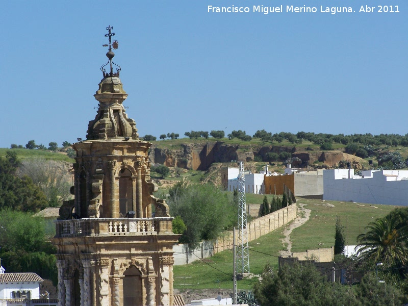 Iglesia de la Merced - Iglesia de la Merced. Campanario con las Canteras al fondo