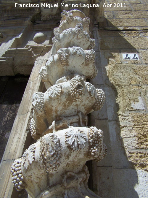 Palacio de Govantes y Herdara - Palacio de Govantes y Herdara. Columna