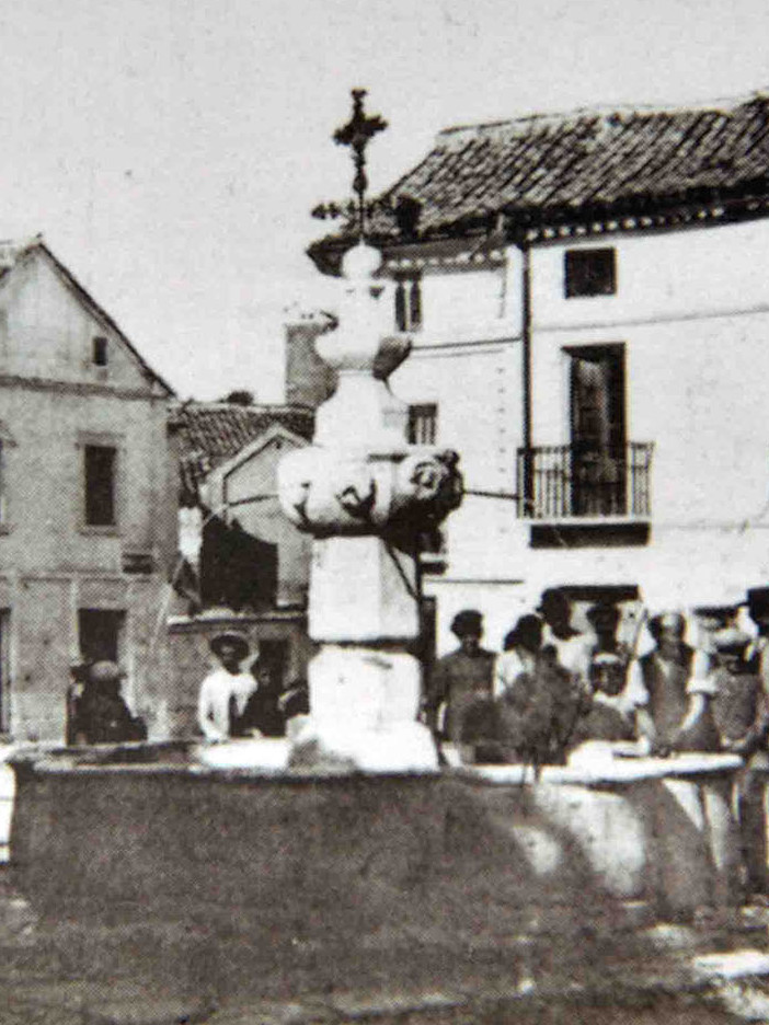 Fuente de las Cadenas - Fuente de las Cadenas. Foto antigua