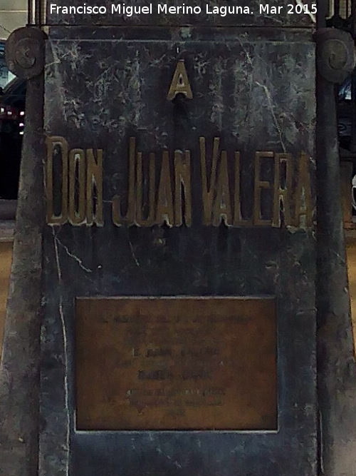 Monumento a Juan Valera - Monumento a Juan Valera. Placa