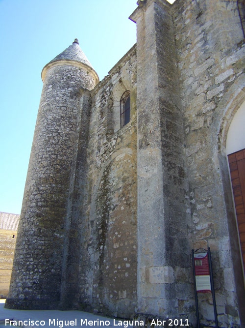 Iglesia de Santa Mara - Iglesia de Santa Mara. Torre circular de las escaleras de caracol