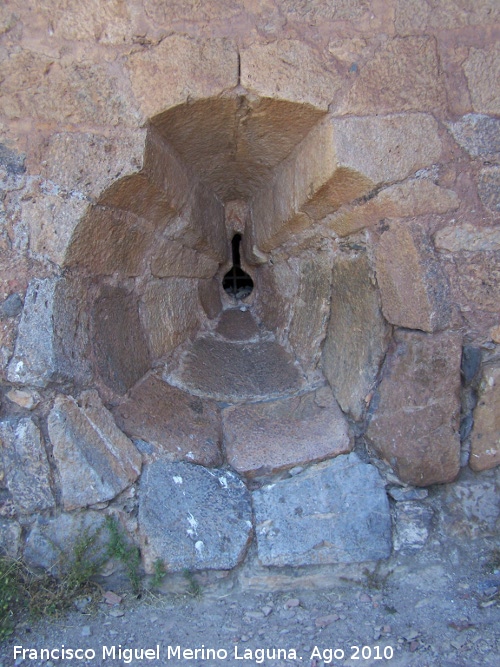 Castillo-Palacio de La Calahorra - Castillo-Palacio de La Calahorra. Tronera baja de la Torre del Homenaje