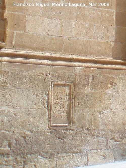 Catedral de Guadix - Catedral de Guadix. Inscripcin romana en el lateral de la Catedral