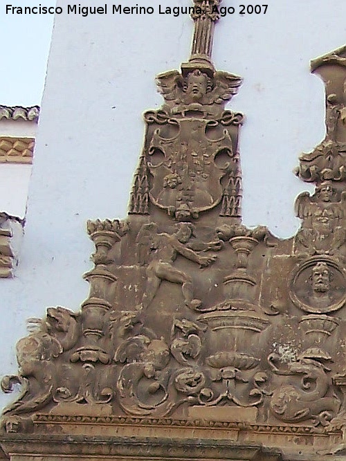 Convento de Santiago - Convento de Santiago. Escudo izquierdo