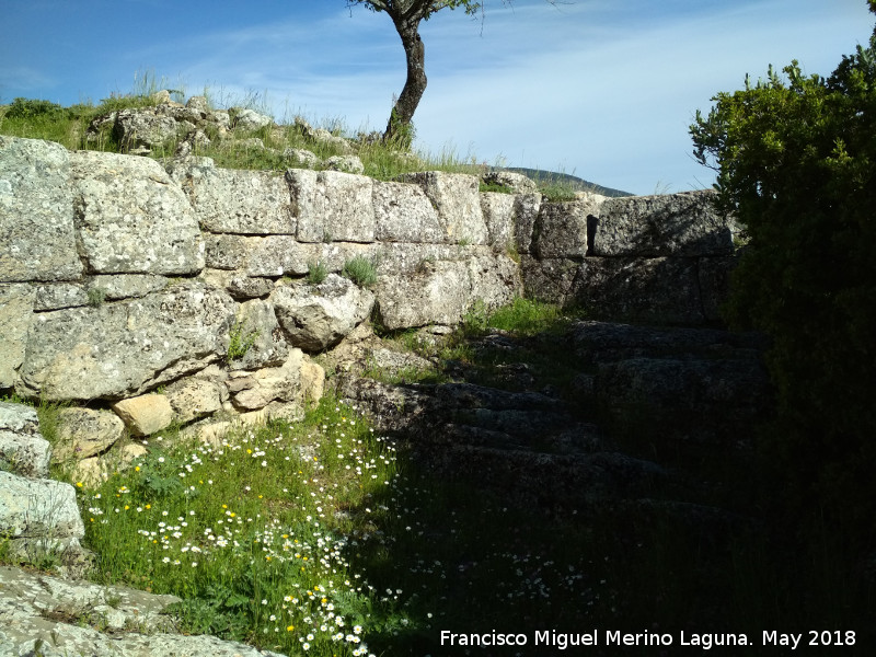 Poblado Ibero-Romano de Hiponova - Poblado Ibero-Romano de Hiponova. Muralla y torren