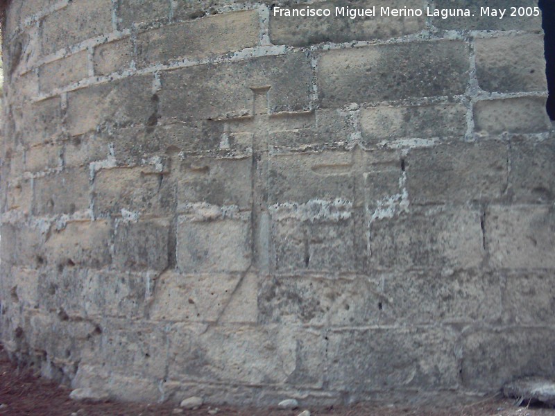 Castillo de Montefro - Castillo de Montefro. Calvario tallado en una de las torres circulares