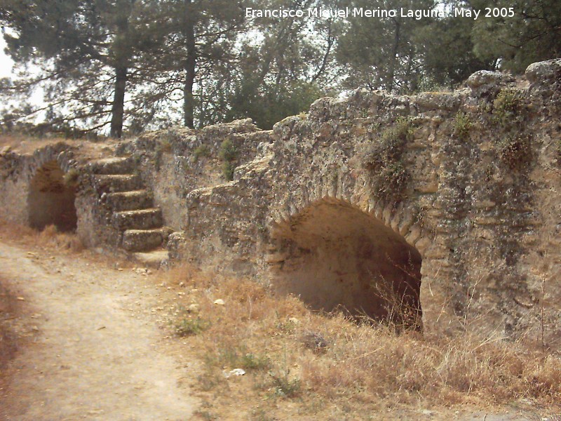 Castillo de Montefro - Castillo de Montefro. Troneras y adarve a intramuros