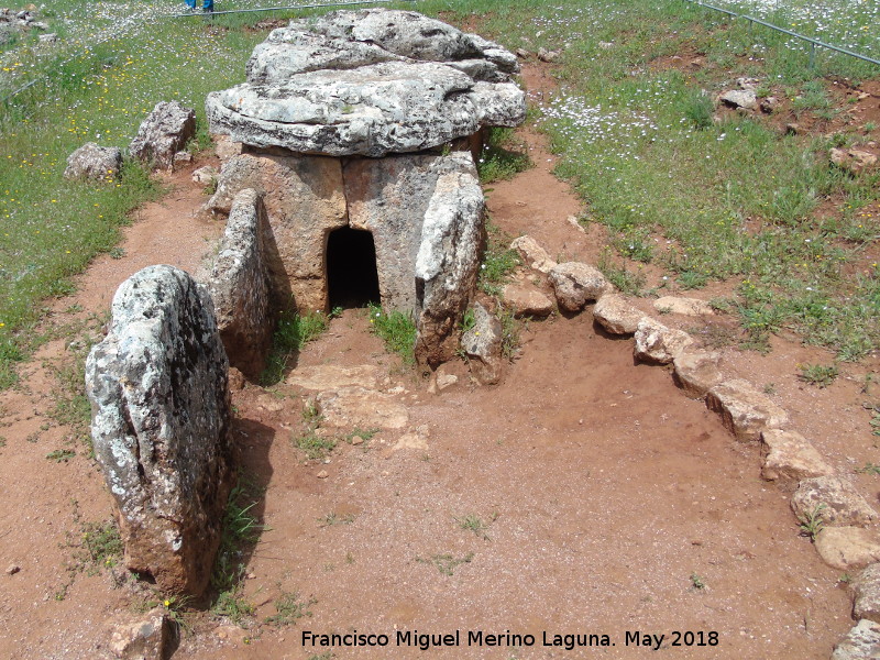 Necrpolis megaltica de Pea de los Gitanos - Necrpolis megaltica de Pea de los Gitanos. Dolmen de los Arcos