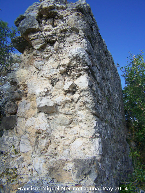 Castillo de las Peas de Castro - Castillo de las Peas de Castro. Grosor de la muralla
