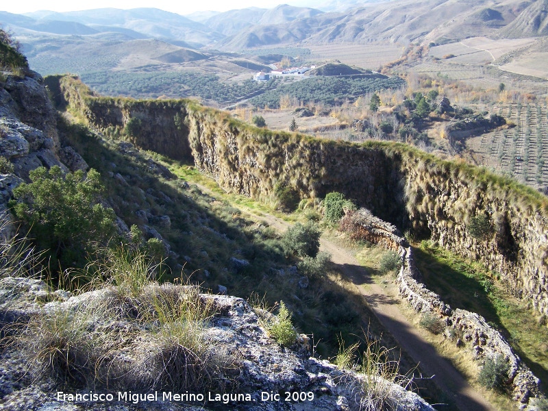 Acueducto del Toril - Acueducto del Toril. Acueducto grande y delante de este el pequeo