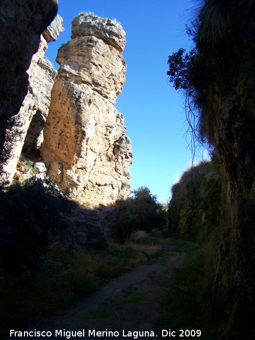 Llano de la Ermita - Llano de la Ermita. Formaciones rocosas de sus acantilados