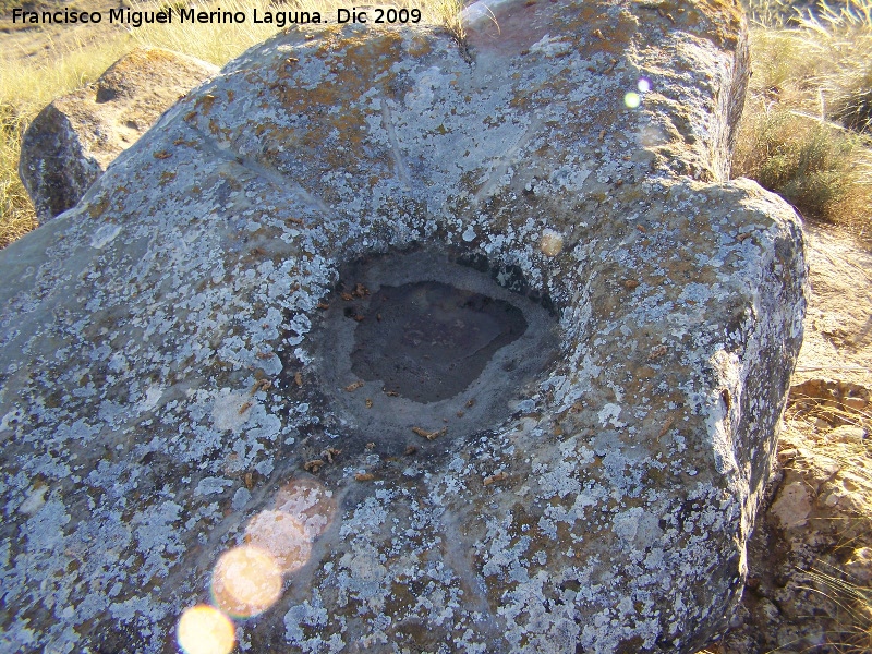 Petroglifos de Alicn de las Torres - Petroglifos de Alicn de las Torres. Piedra II. Sol o gran cazoleta con desages