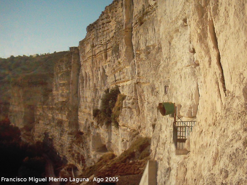 Hoz del Ro Jucar - Hoz del Ro Jucar. Paredes de arenisca desde uno de los miradores de la Cueva del Diablo