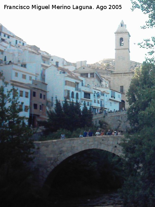 Puente Romano - Puente Romano. Con la Iglesia al fondo