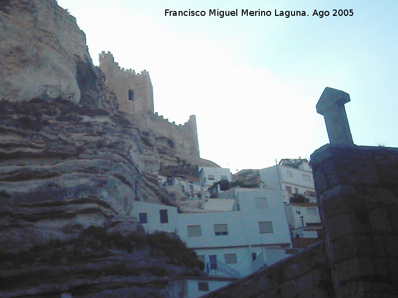 Castillo de Alcal del Jucar - Castillo de Alcal del Jucar. Desde el Puente Romano