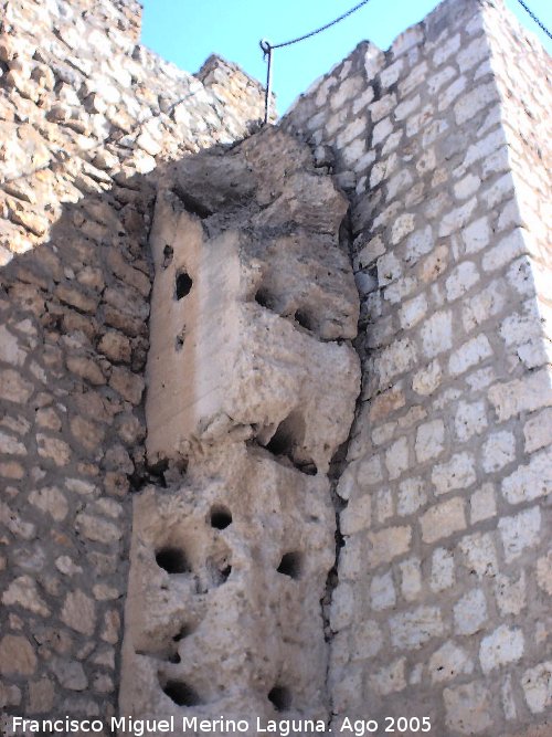 Castillo de Alcal del Jucar - Castillo de Alcal del Jucar. Restos de muro de tapial en la muralla