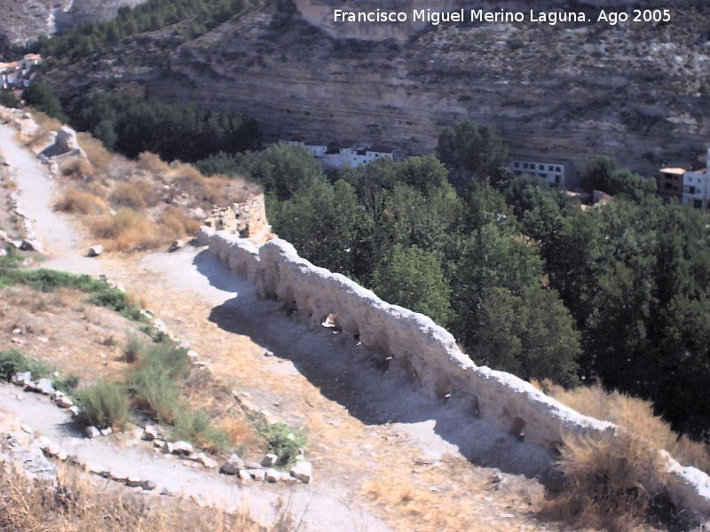 Castillo de Alcal del Jucar - Castillo de Alcal del Jucar. Muralla de tapial