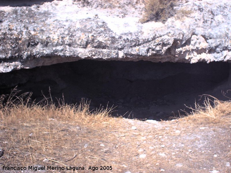 Castillo de Alcal del Jucar - Castillo de Alcal del Jucar. Cueva