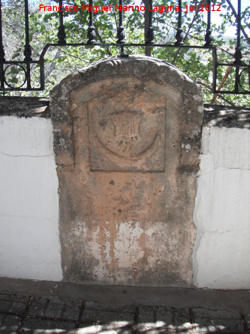 Santuario de Cortes - Santuario de Cortes. Escudo de la valla