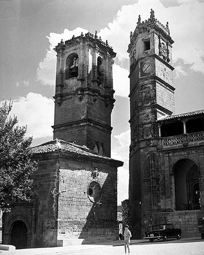 Iglesia de la Trinidad - Iglesia de la Trinidad. 1940. Torre de la Trinidad y Torre del Tardn