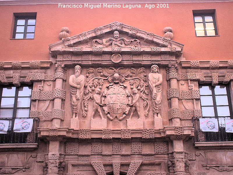 Palacio de los Condes de Cirat - Palacio de los Condes de Cirat. Escudo