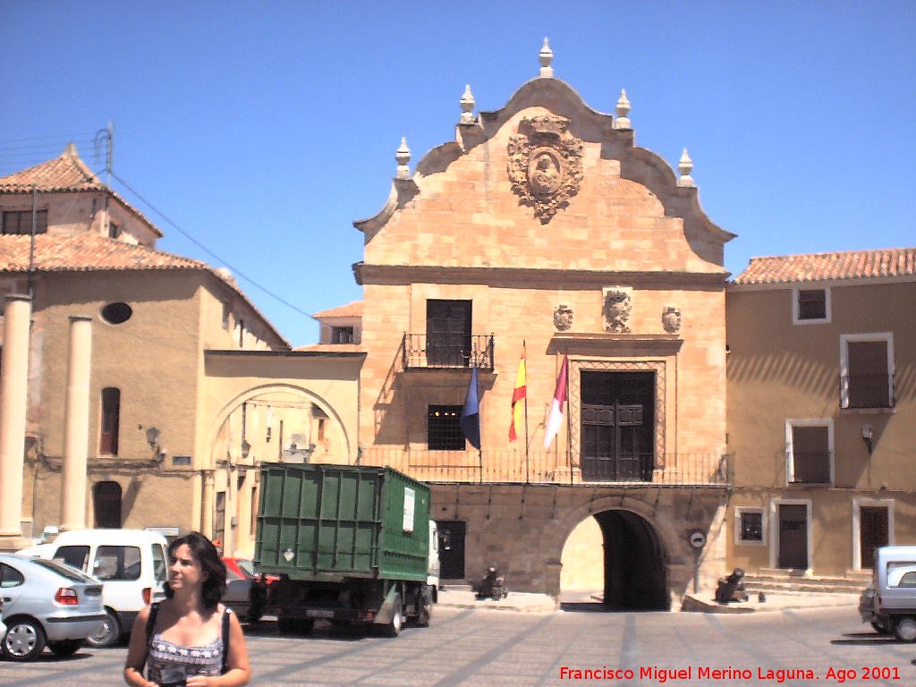 Plaza de La Mancha - Plaza de La Mancha. Ayuntamiento y caones