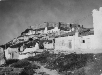 Castillo de Chinchilla de Montearagn - Castillo de Chinchilla de Montearagn. Foto antigua. Derribado el Penal y el castillo a medio reconstruir